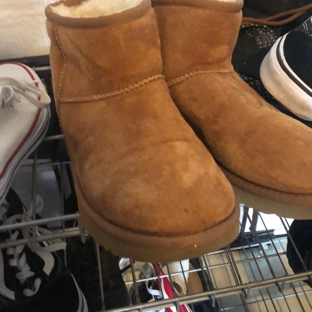 UGGS